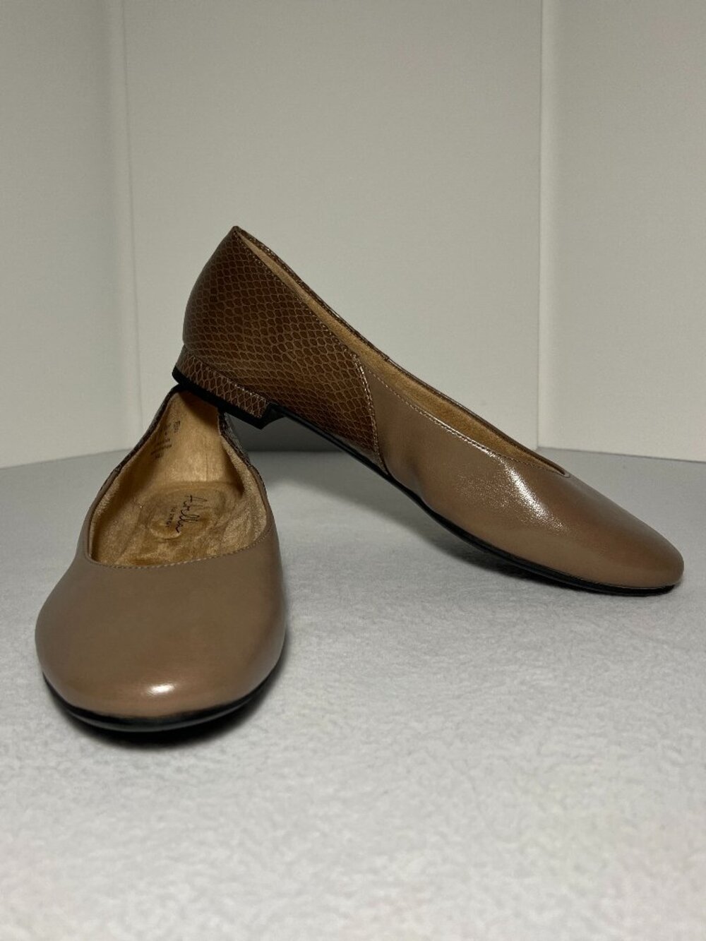 Abella Women’s 10M Brown True Comfort Valli Mushroom Flats Faux Leather/Snakeski